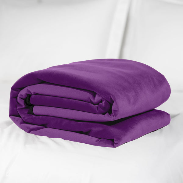 Fascinator Throw Aubrergine Microvelvet - Regular Size on bed
